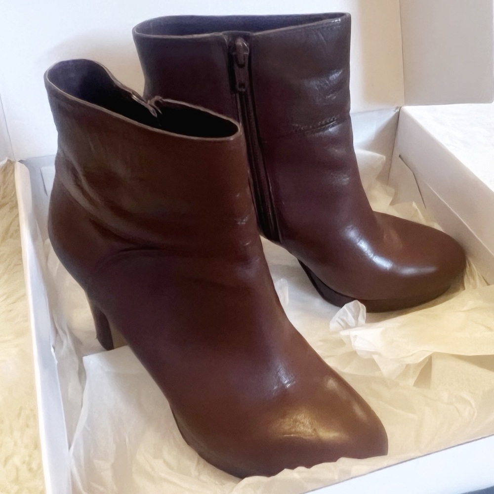 NINE WEST 7M Brown Leather Platform Bootie